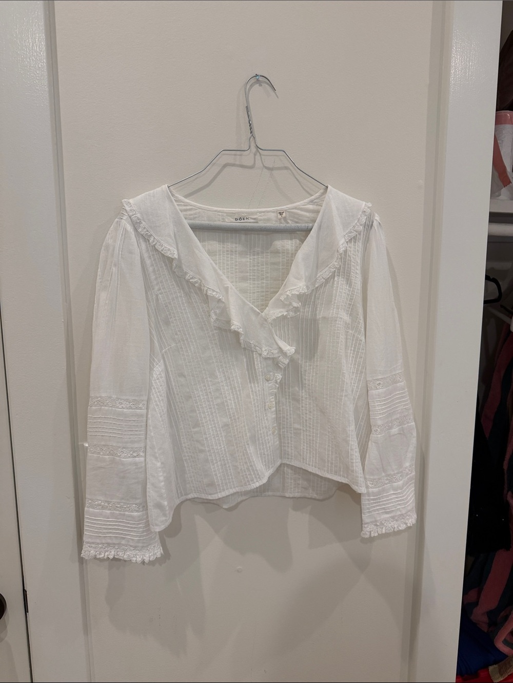 Doen White Ruffled Cotton Blouse